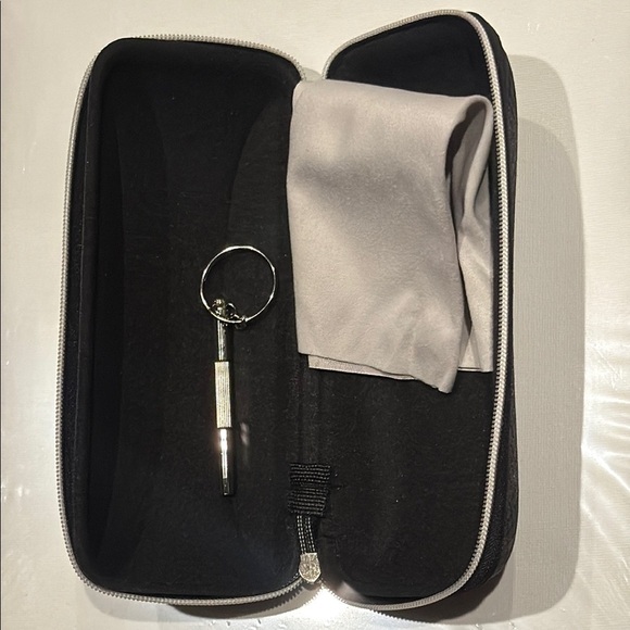 New! Eyeglasses Black Mesh Case, Gray Cleaning Cloth & Silver Mini Screwdriver - Picture 2 of 5